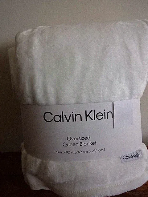 CALVIN KLEIN WHITE Plush FLEECE Oversized QUEEN BLANKET