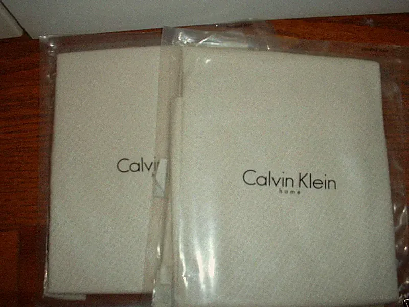 NIP Calvin Klein Raised Mesh Standard Shams (2)